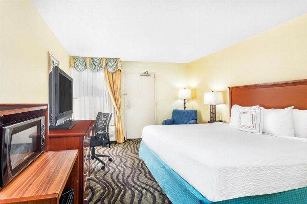 Baymont by Wyndham Savannah Midtown image 30